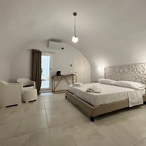 Camera grande con letto king size